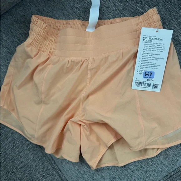 Lululemon Hotty Hot Shorts 4” - Picture 4 of 4
